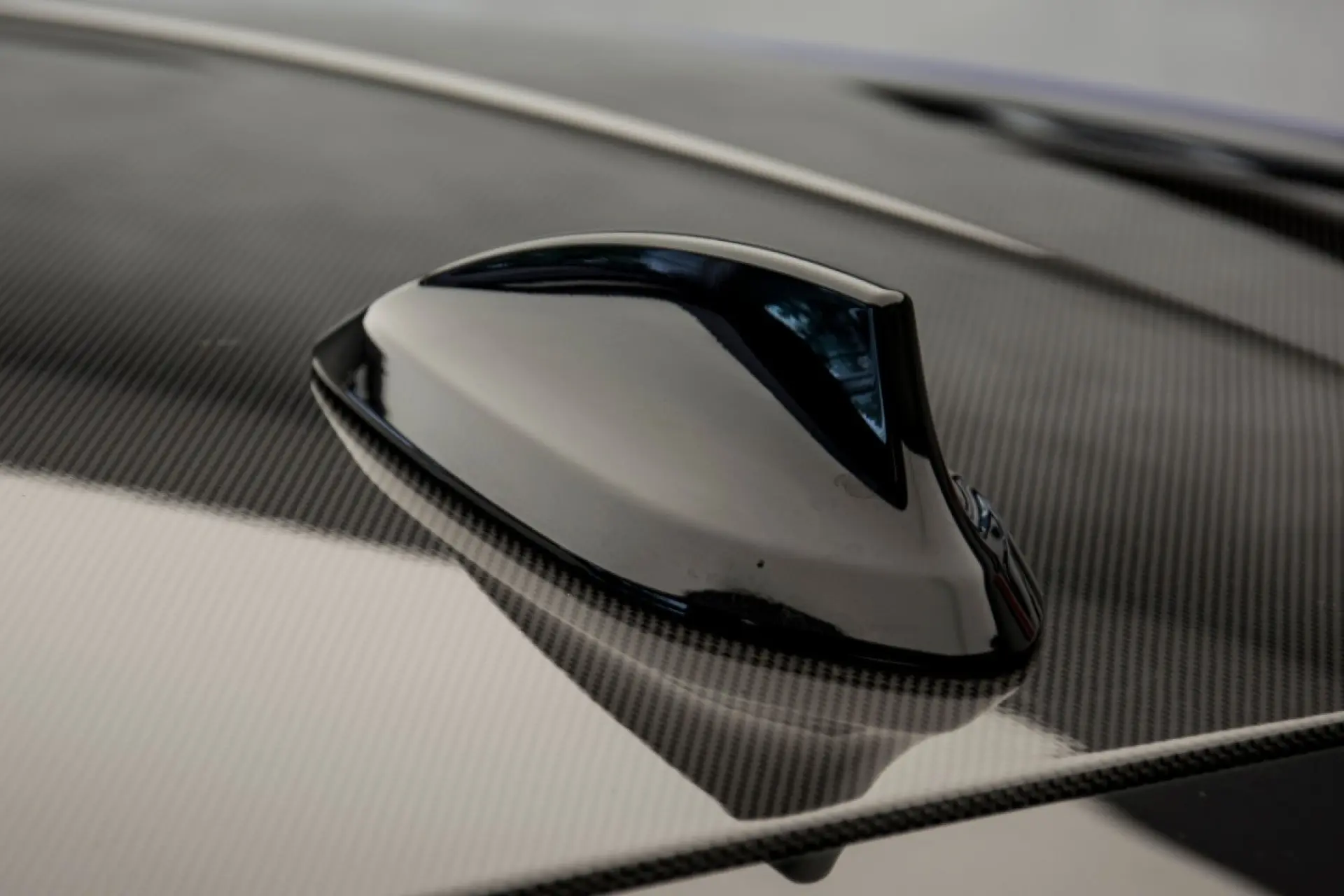 What is an automotive-optimised antenna design?